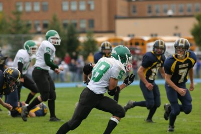 Chris Perry returning the kickoff after the Hornets' second touchdown