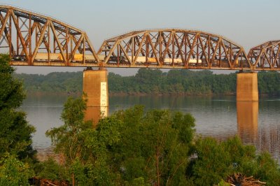 Q596 rolls NB across the Ohio River towards Indiana.