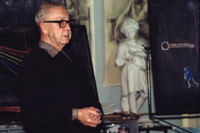 The painter Hilding Brask-Danielsen in his studio