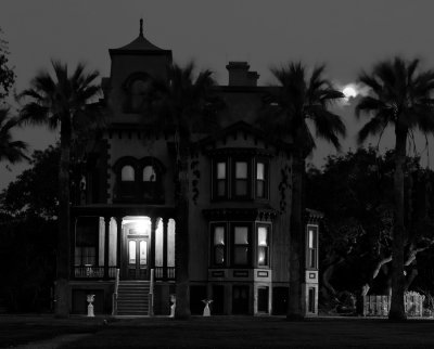 Fulton Mansion Full Moon