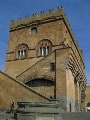 The Palazzo del Popolo 12th C.<br />7185