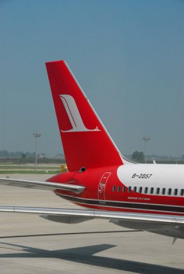 Tail of Shanghai Airlines B757 (B-2857)