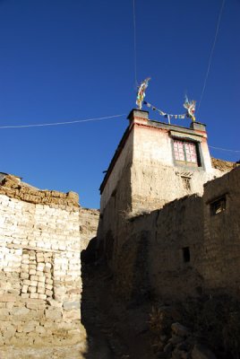 Exploring the back alleys of old town Gyantse