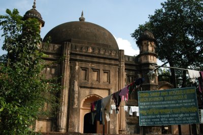 Dargah Sharif and Mosque of Hazrat Haji Khawja Shahbaz, 1679, Dhaka