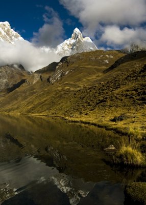 Lago Carhuacocha Jirishanca Chico 5446 m