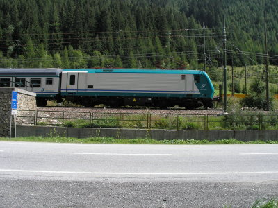 half unit FS464 pushing shuttle train from Bolzano up the pass