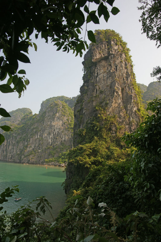 Halong Bay Piton.jpg