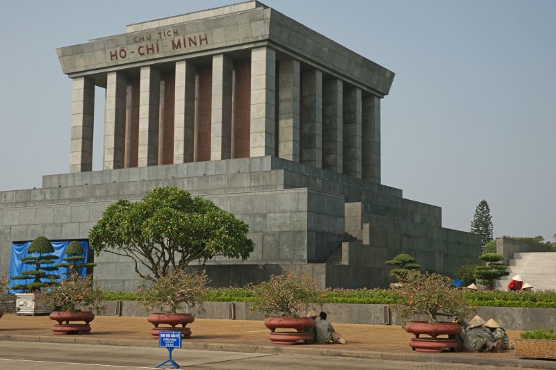 Ho Chi Minh Mausoleum Hanoi.jpg