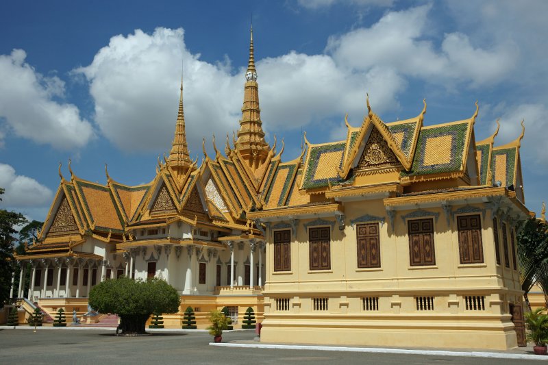 Presidents Palace Phenom Penh.jpg