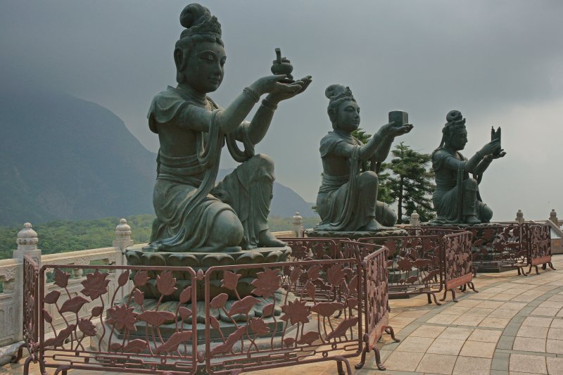 Statues Giant Budda Lantau Island HK.jpg