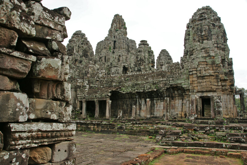 Bayon Temple Angkor Thom 2.jpg