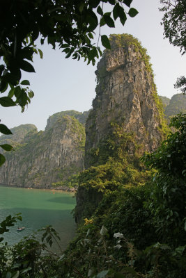 Halong Bay Piton.jpg