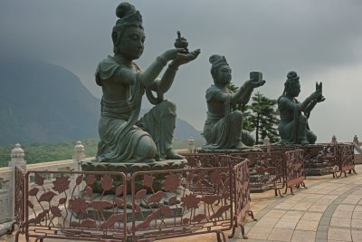 Statues Giant Budda Lantau Island HK.jpg
