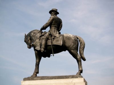 statue