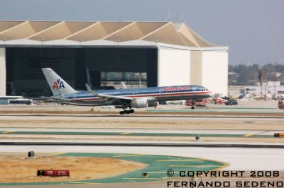 AA757_EMERGENCYLANDING_LAX_2008_01