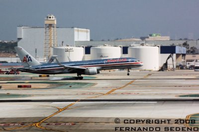 AA757_EMERGENCYLANDING_LAX_2008_02