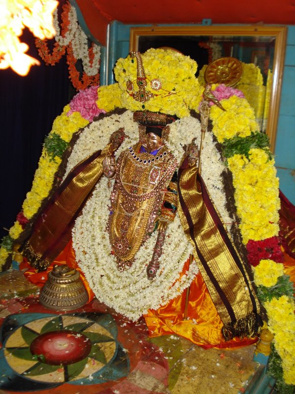 Desikar in Devanayakan thirukolam--Very difficult to find out whether Perumal or Deshikar.JPG