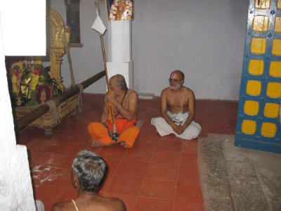 11-Sri EmbAr jEyar inside matam