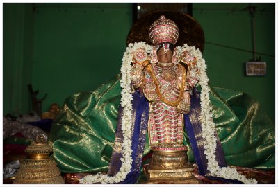 Tiruvengadam Meya Vilaku-Sthala Pasuram Sevai.jpg