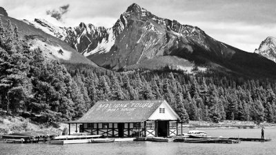 Maligne Lake boathouse