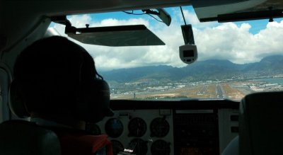 busy Honolulu airport (PHNL)