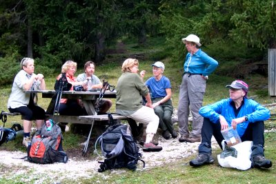 Elevenses: (l-r) Pat, Cherie, Dave, Elian, Susan, Sue, and Trevor