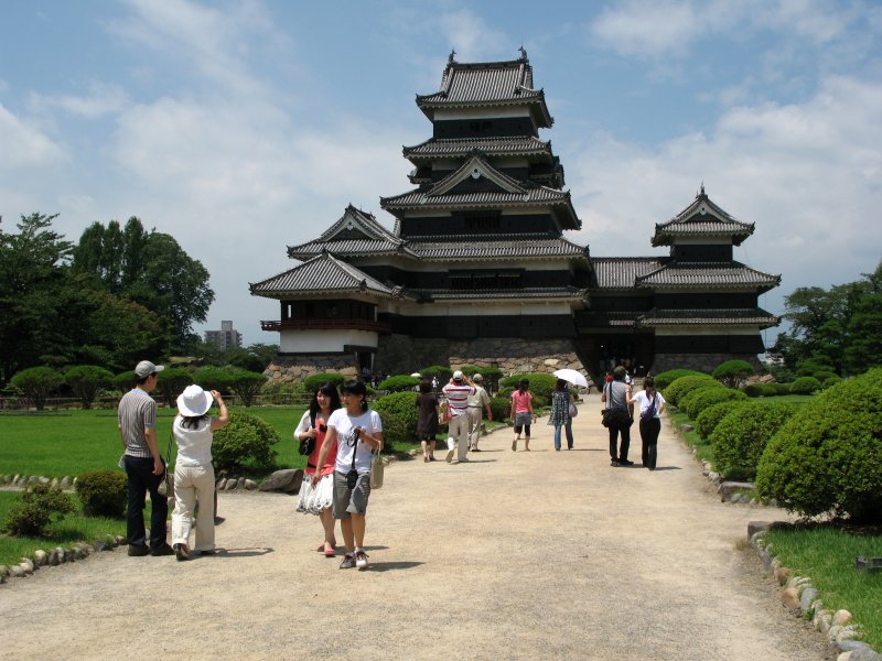 Path to the donjon through the Hon-maru