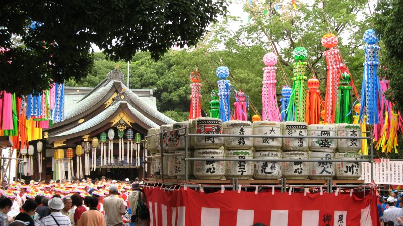 Sake barrels in front of Masumida-jinjas main hall