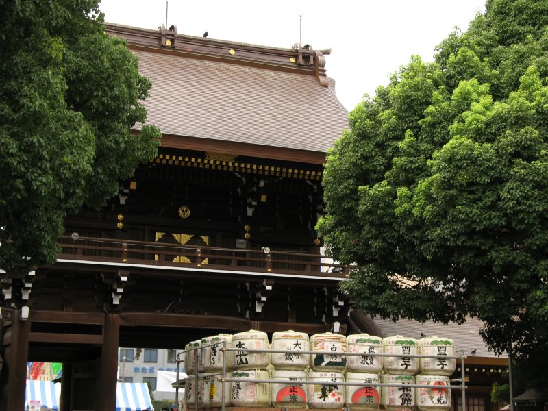 Main gate and sake barrels