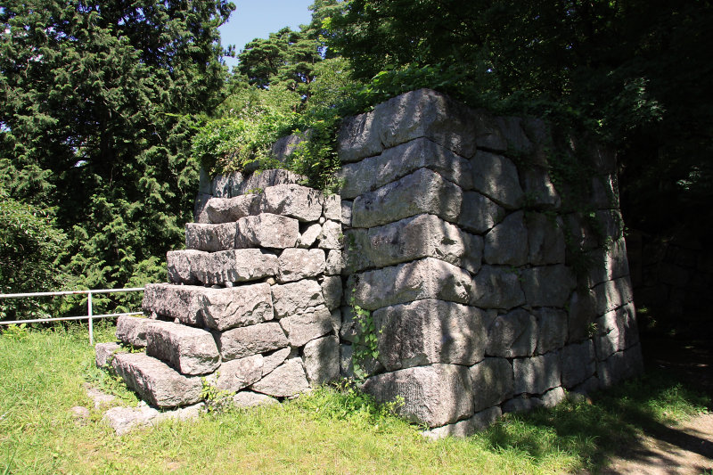 Overgrown lower castle turret of Nihonmatsu-jō