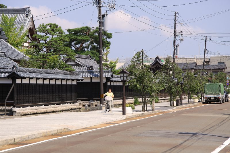 Street running through Shibatas Teramachi