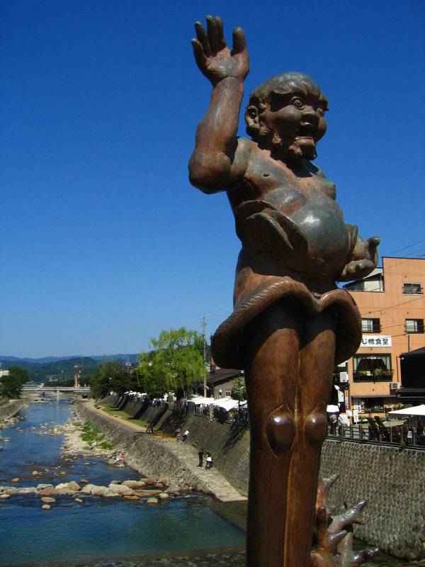 Odd statue on the Kaji-bashi
