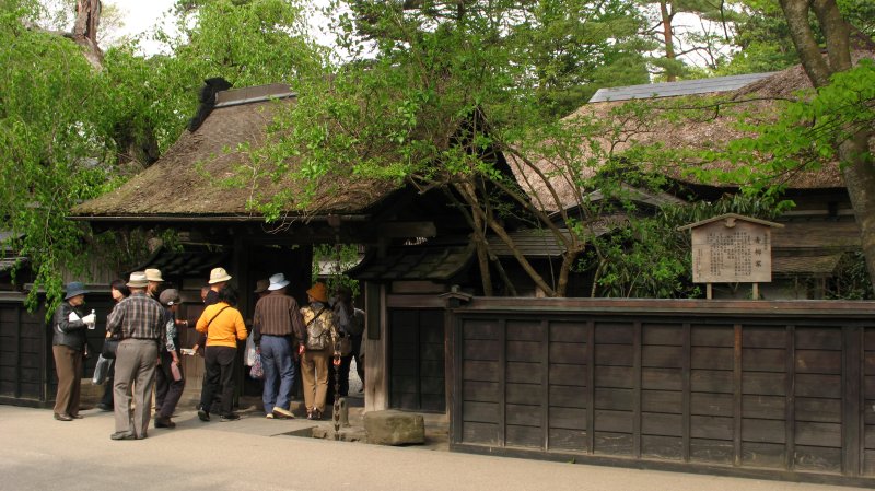 Tour group entering the Aoyagi-ke residence