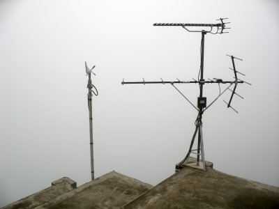 Antennas at the top of Daikanbō station