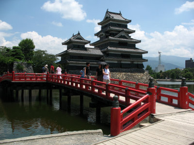 Red bridge with donjon and Inui-kotenshu
