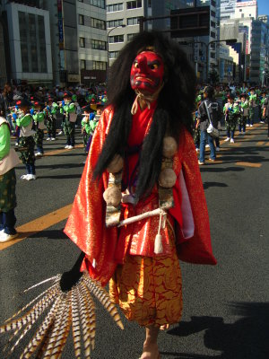 Marcher in tengu costume
