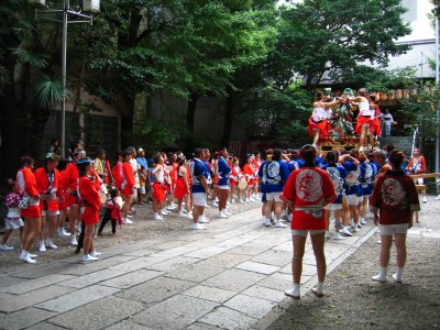 Preparing for the parade at Asahi-jinja