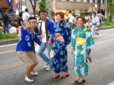 Festive folks on Hirokōji