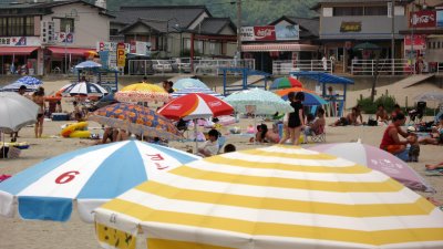 Peering over the parasols