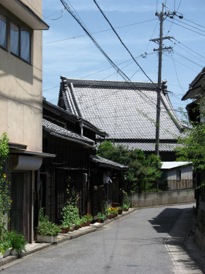 Narrow street leading to Junshō-ji, Handa