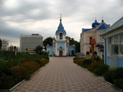 Entering the grounds of Ciuflea Church