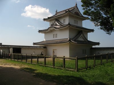 Hitsujisaru-yagura and protective fence