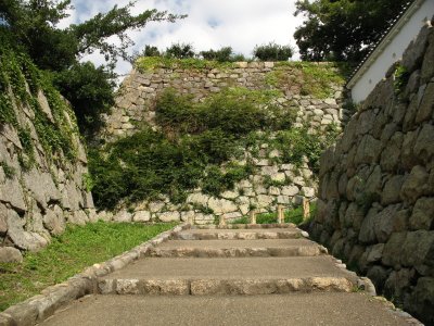Steps up to the tenshu-dai and inner grounds