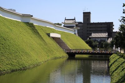 View down the moat to the Fujimi-yagura