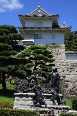Boshin War sculpture and Minowa-mon