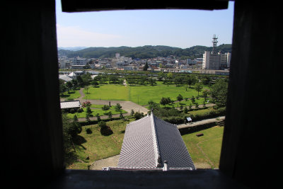 View out a donjon window, Komine-jō