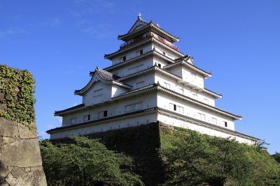 Restored donjon of Tsuruga-jō