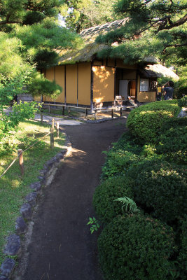 Path to a smaller teahouse in Rinkaku