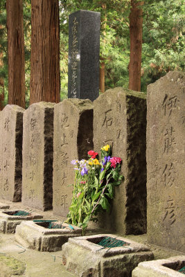 Flowers laid beside a Byakkotai grave