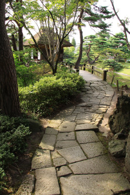 Path to the teahouse in Oyaku-en